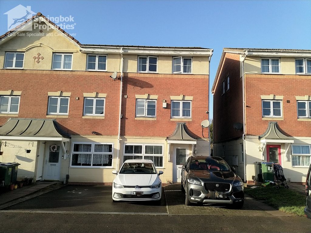 4 bed terraced house for sale in Macdonald Close, Tividale, Oldbury