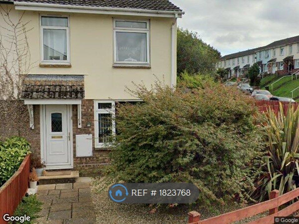 3 bed semidetached house to rent in Bilbie Close, Cullompton EX15, £