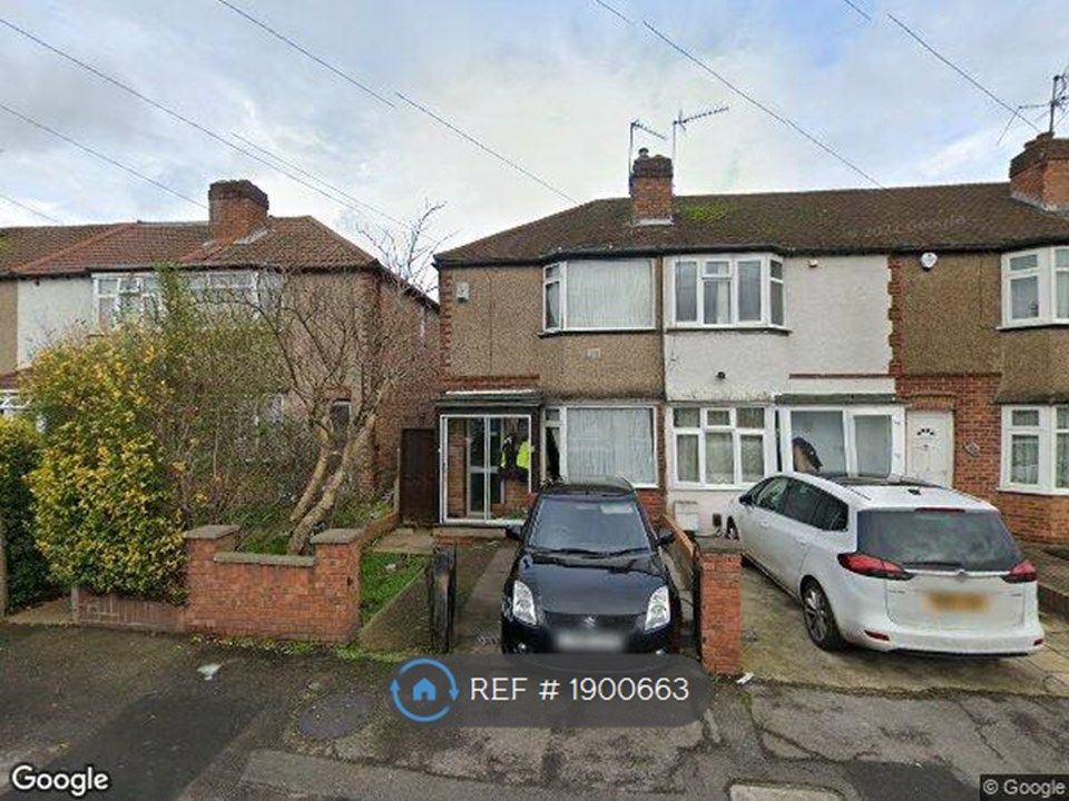 2 bed terraced house to rent in Laburnum Road, Hayes UB3, £1,600 pcm