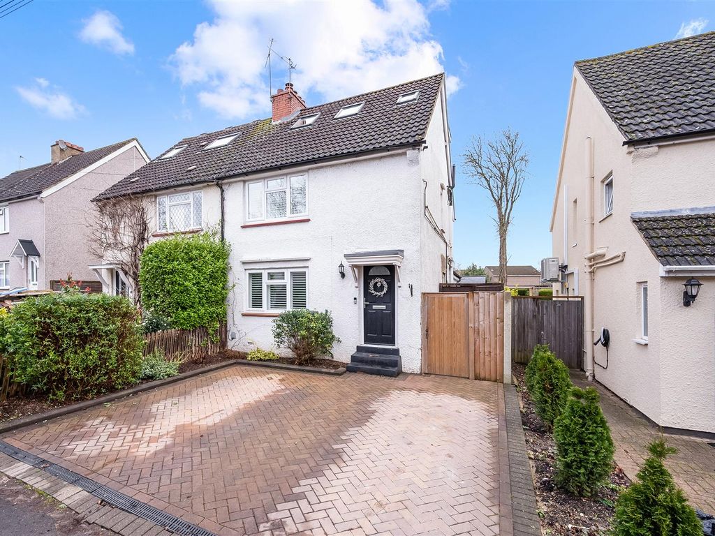 3 bed semidetached house for sale in Oatfield Road, Tadworth KT20, £