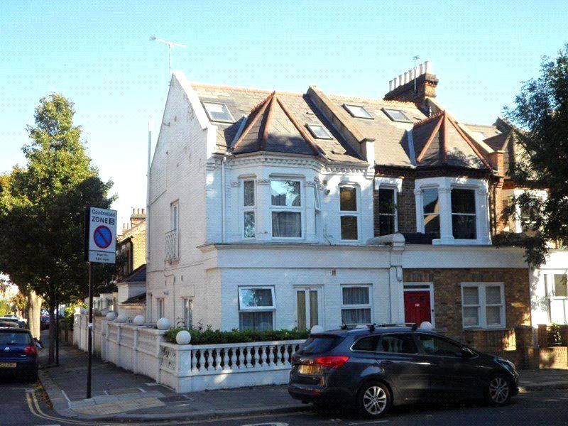 1 bed flat to rent in Somerset House, Acton Lane, Chiswick, London W4