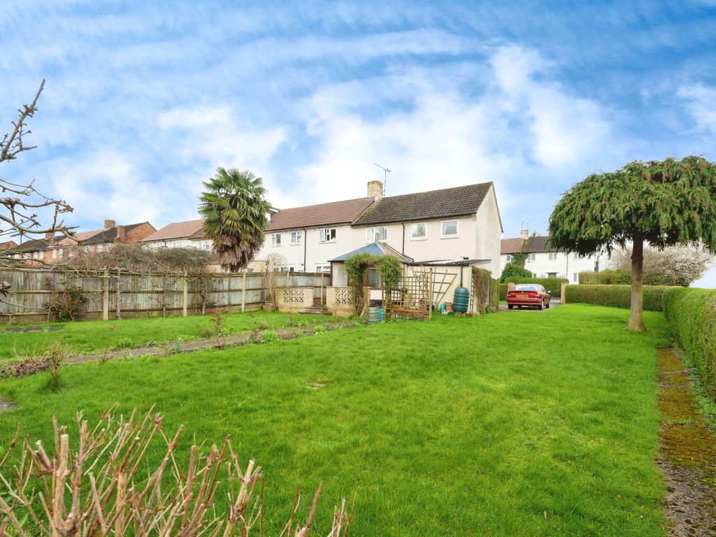 3 bed end terrace house for sale in Randalls Crescent, Leatherhead, Surrey KT22, £560,000 Zoopla