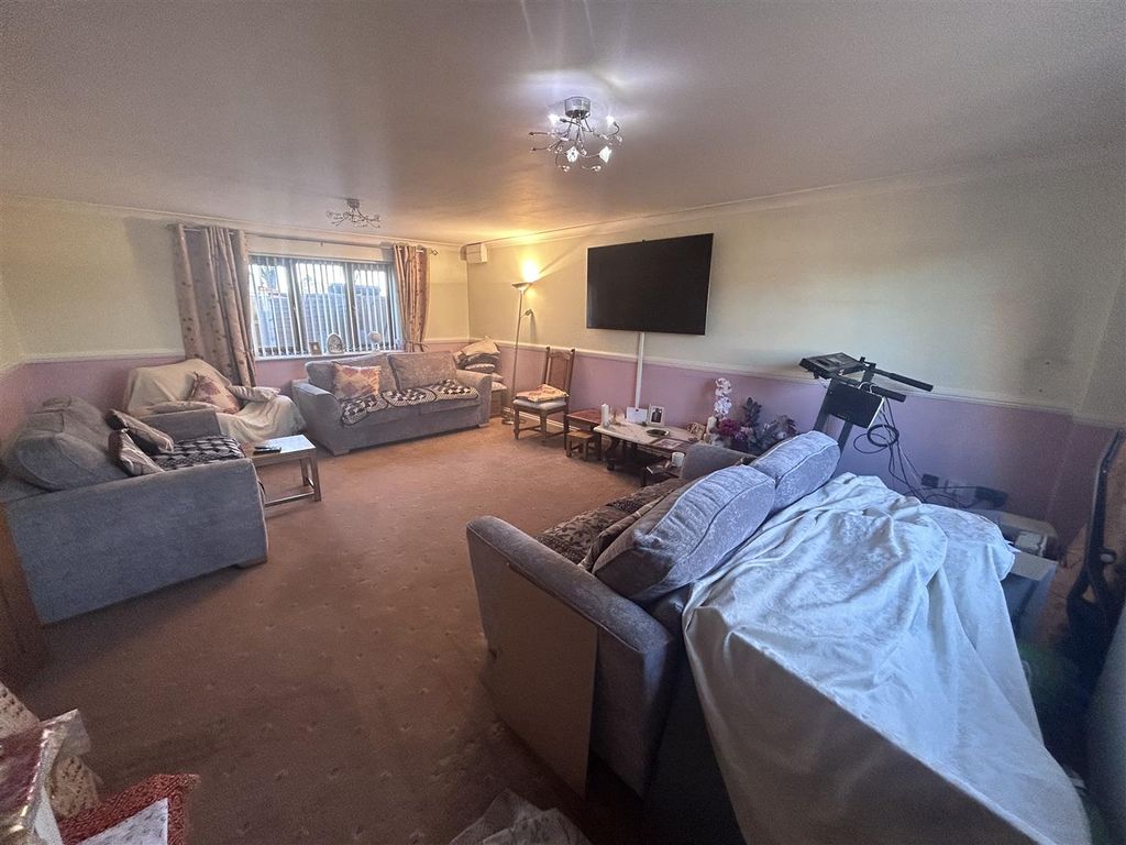 4 bed property to rent in Hitchin Road, Upper Caldecote, Biggleswade