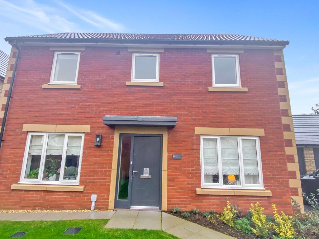 1 bed flat to rent in Roman Place, Westbury, Wiltshire, England BA13, £