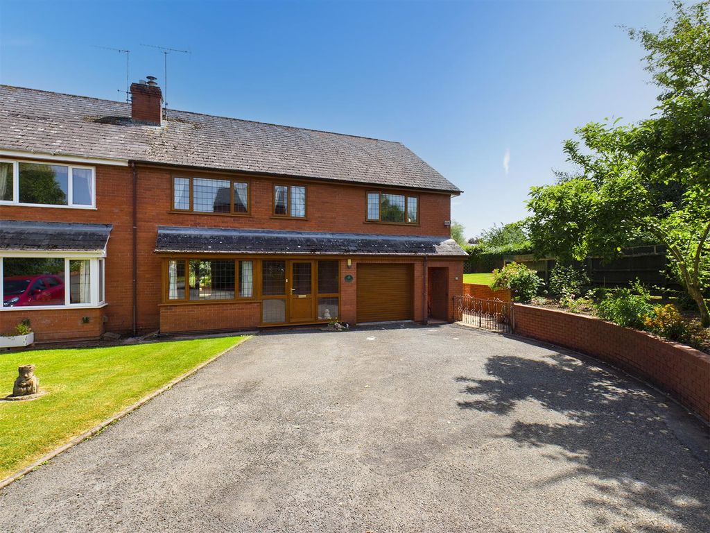 4 bed semidetached house for sale in Burgage Close, Lyonshall