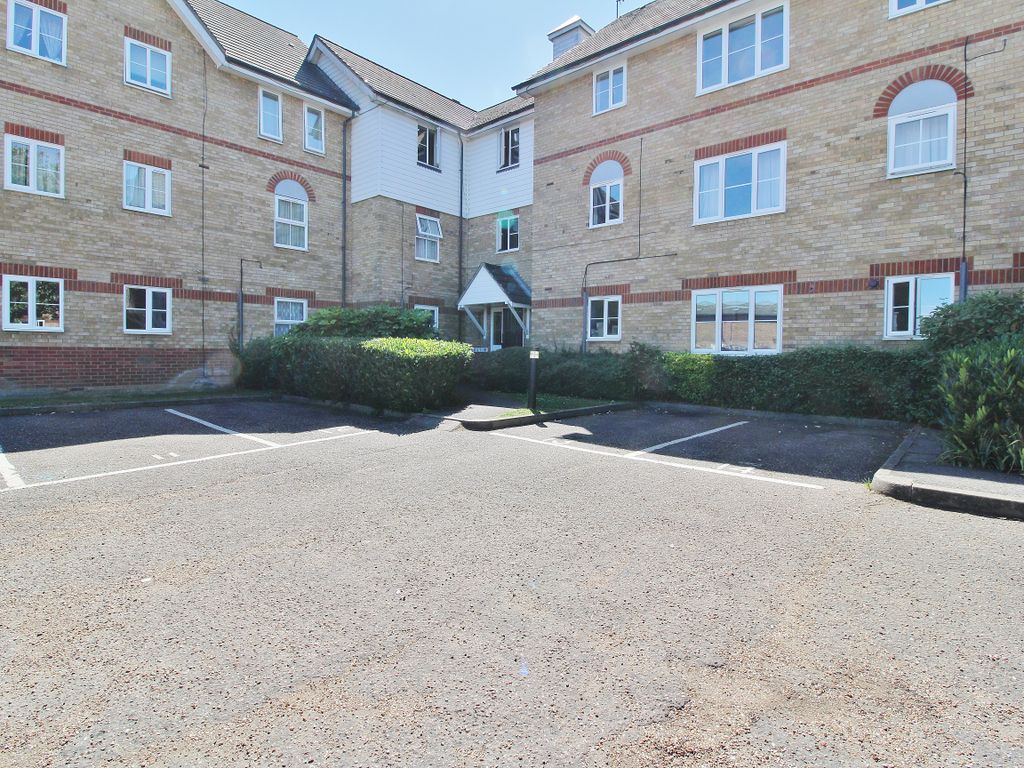 1 bed flat for sale in London Road, Benfleet SS7, £170,000 Zoopla