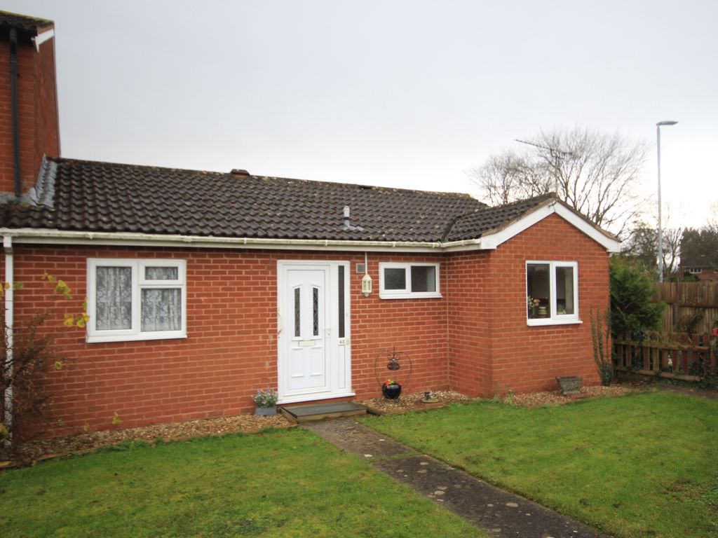 2 bed bungalow for sale in bers Way, Puriton, Bridgwater TA7, £