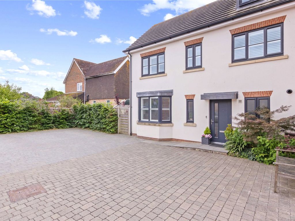 4 bed link detached house for sale in Hook Lane, Aldingbourne