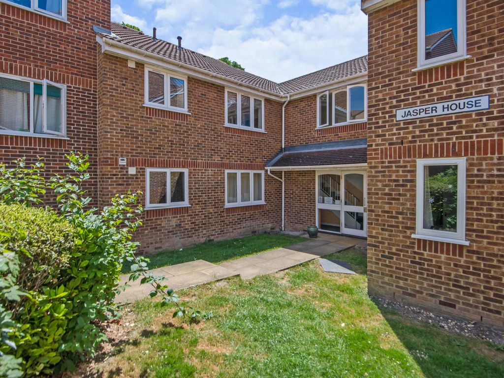 1 bed flat for sale in Jasper House, Percy Gardens, Worcester Park KT4
