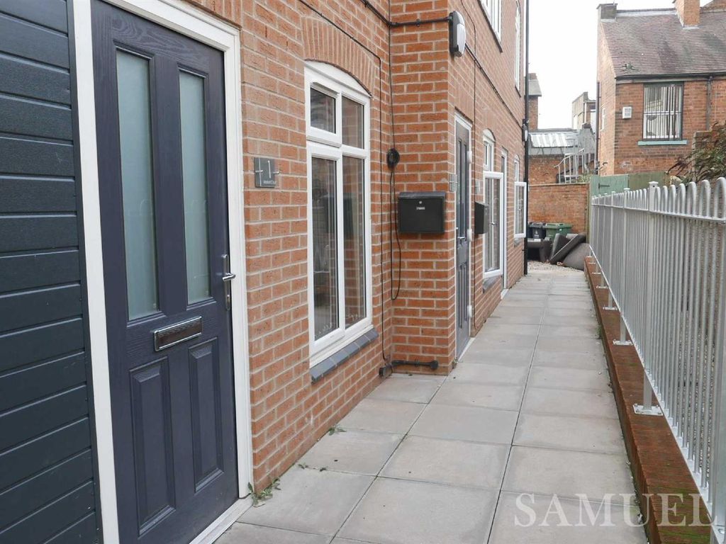 1 bed flat to rent in Market Place, Willenhall WV13 Zoopla