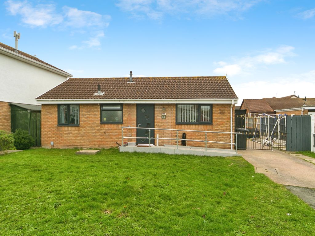 3 bed bungalow for sale in Haydn Close, Kinmel Bay, Rhyl, Conwy LL18, £