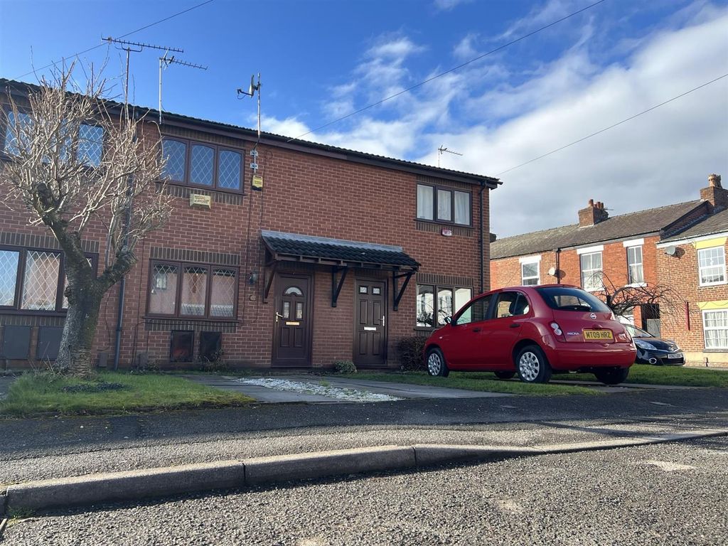 2 bed terraced house to rent in Yeoman Close, Hazel Grove, Stockport