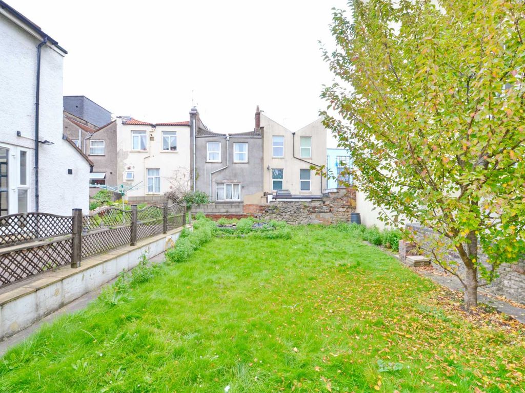 3 bed semidetached house to rent in Dalton Square, Kingsdown BS2, £1,800 pcm Zoopla