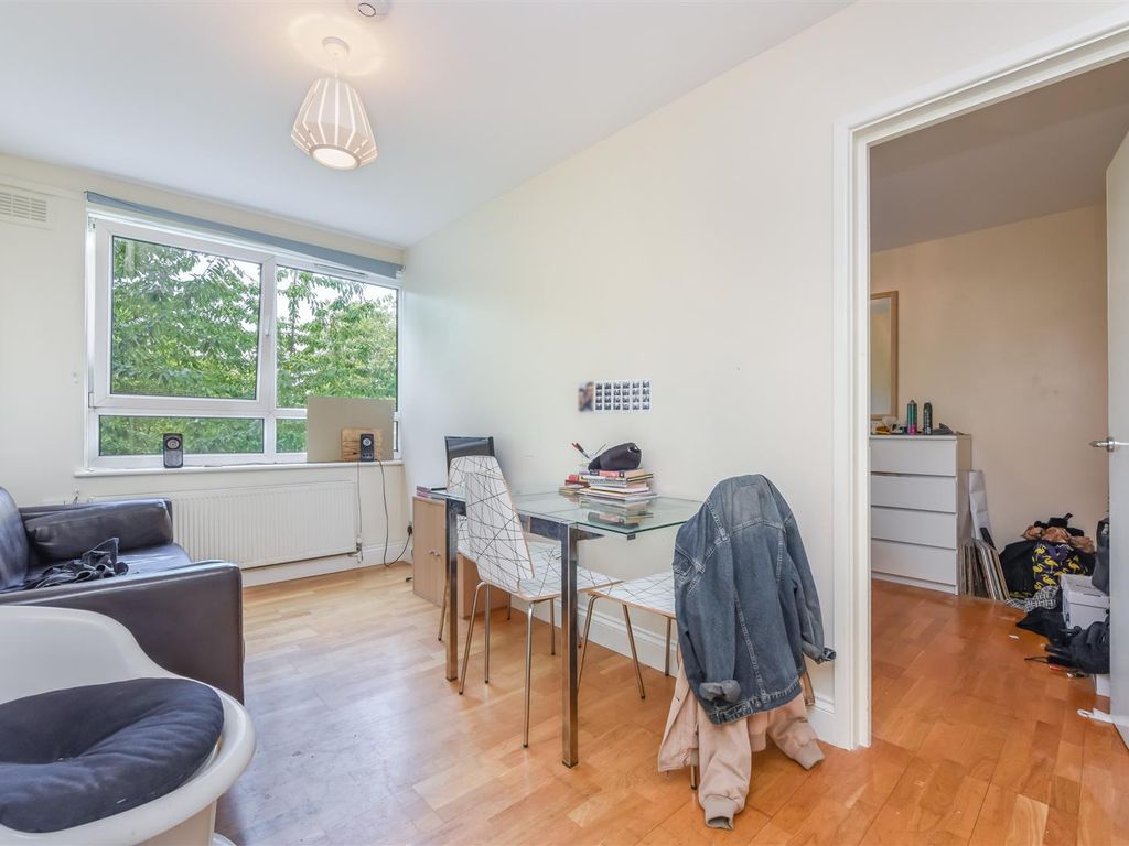 4 bed flat to rent in Hyperion House, Tulse Hill, Brixton SW2, £3,200