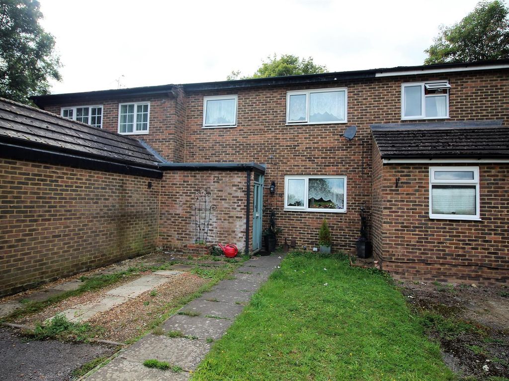 3 bed terraced house for sale in Overlanders End, Tilehurst, Reading