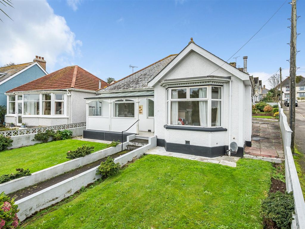 3 bed detached bungalow for sale in Dracaena Avenue, Falmouth TR11, £