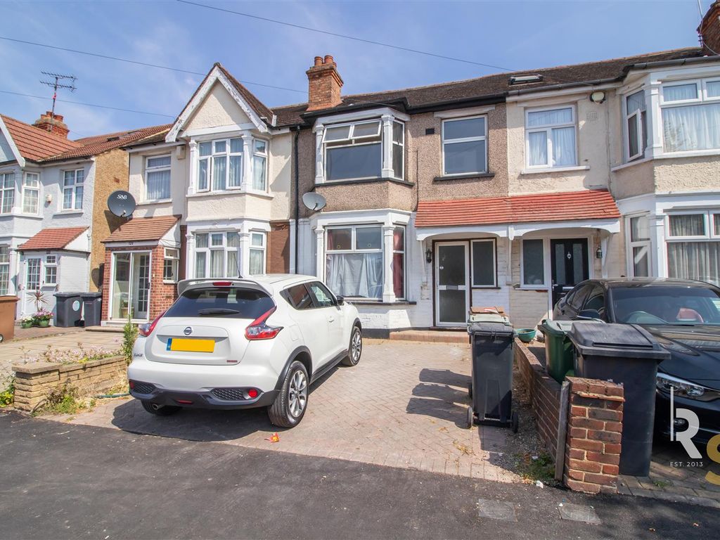 3 bed terraced house to rent in Hall Lane, Chingford E4 Zoopla