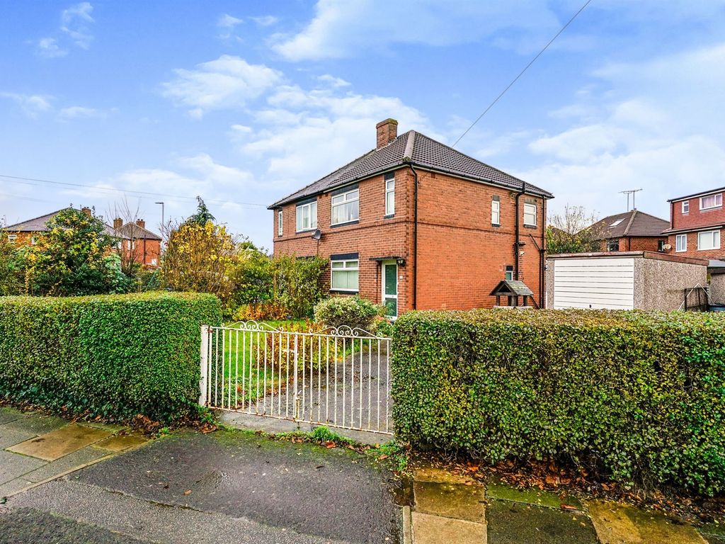 3 bed semidetached house for sale in Pendas Way, Crossgates, Leeds