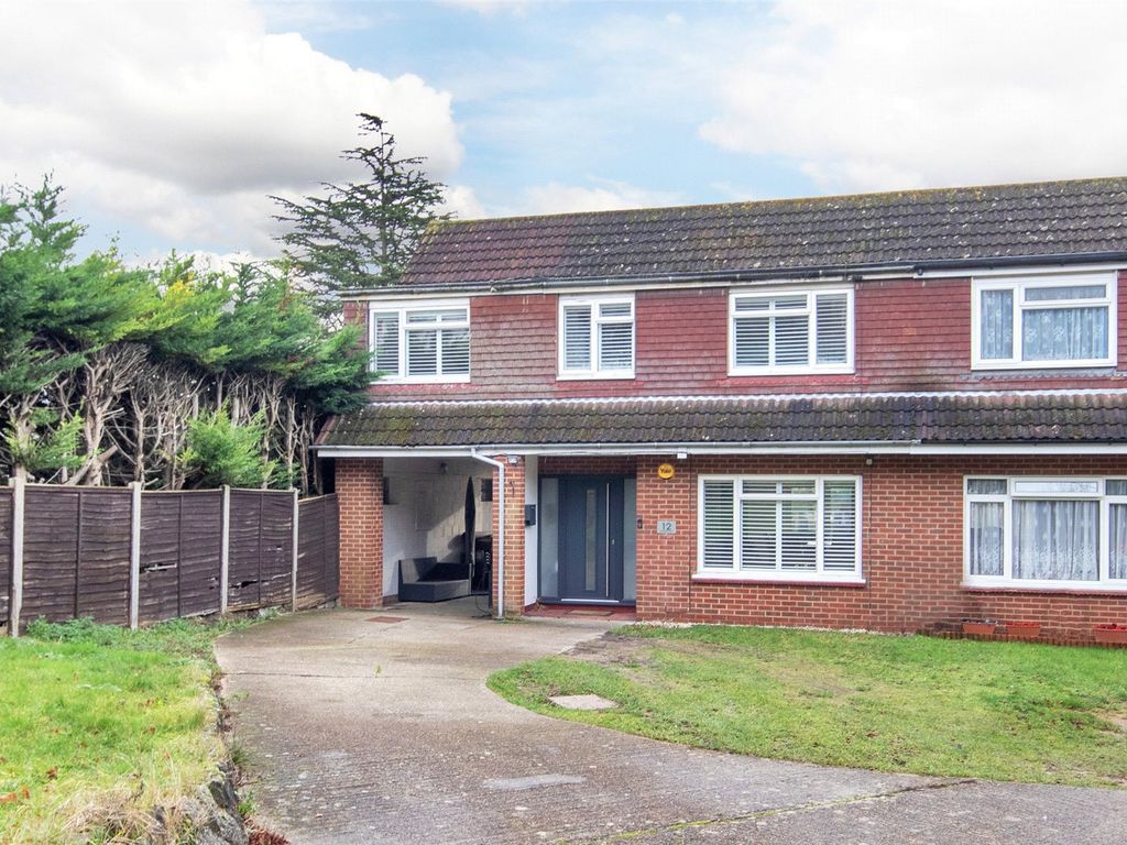 4 bed semidetached house for sale in Pilgrims Way, Cuxton, Rochester