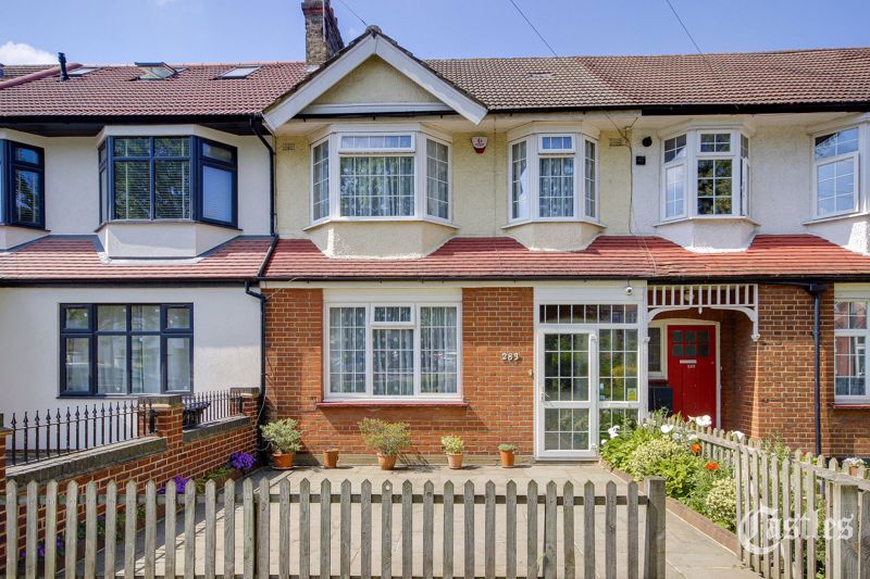 3 bed terraced house for sale in Princes Avenue, London N13, £550,000