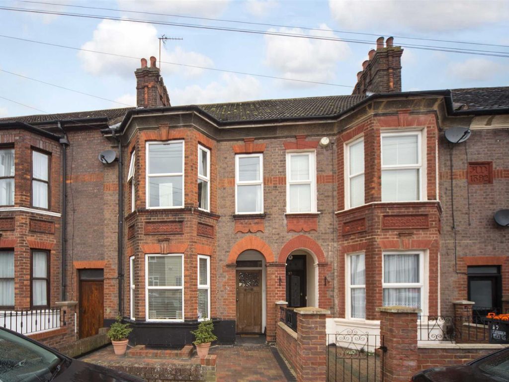 3 bed terraced house for sale in King Street, Dunstable, Bedfordshire