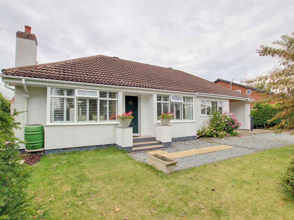 3 bed detached bungalow for sale in Strawberry Gardens, Hornsea HU18