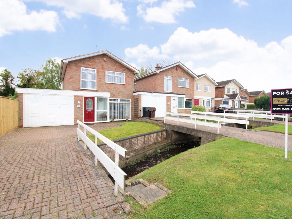 3 bed linkdetached house for sale in Lynbrook Close, Hollywood