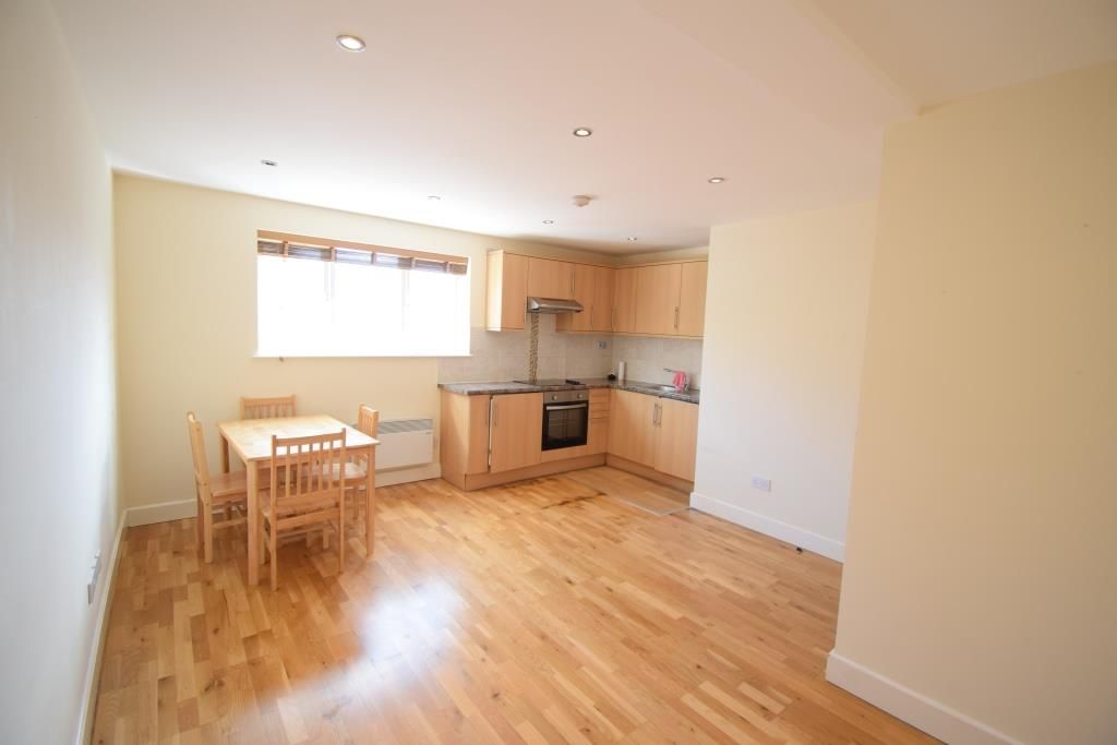 1 bed flat to rent in Vivian Avenue, Hendon Central, London NW4, £1,350