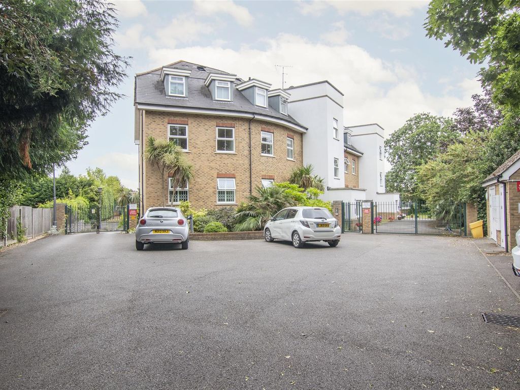 3 bed flat for sale in Warne Court, Village Road, Enfield EN1, £475,000