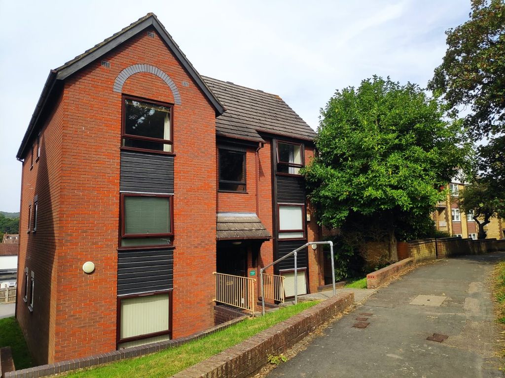 1 bed flat to rent in Elm Road, Redhill RH1, £1,100 pcm Zoopla