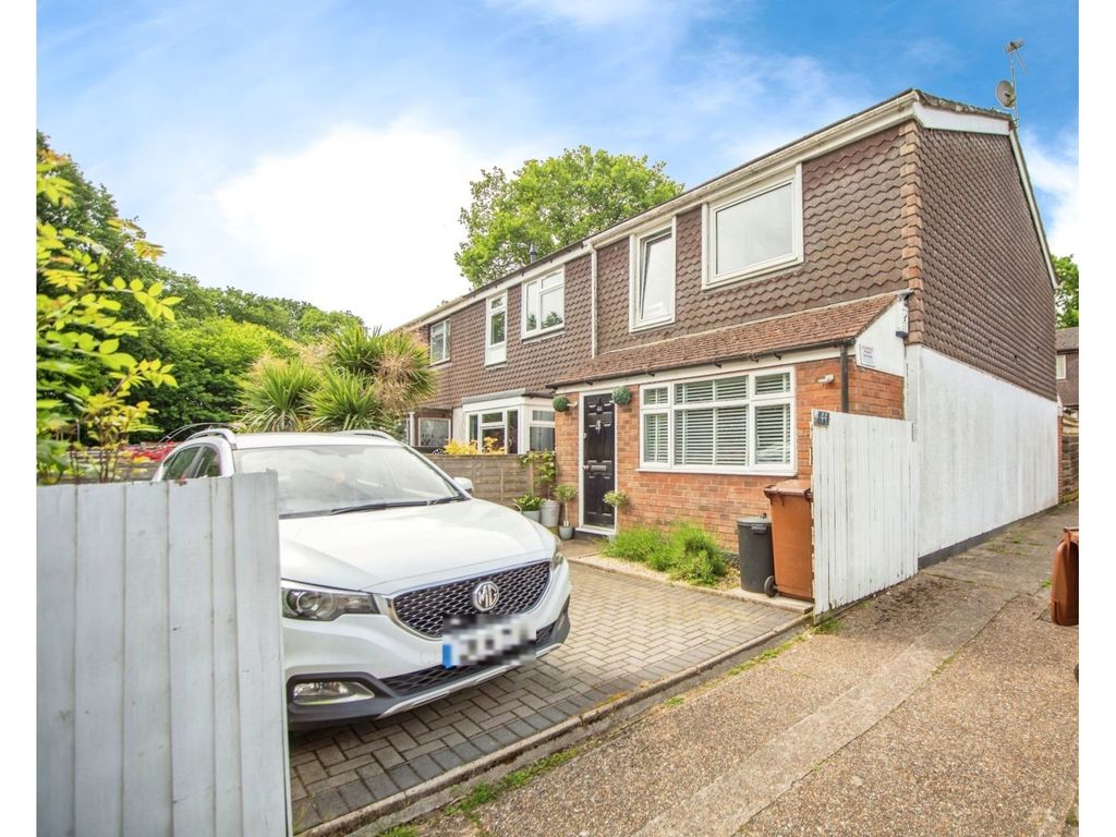 3 bed end terrace house for sale in Slade Close, Chatham ME5, £325,000