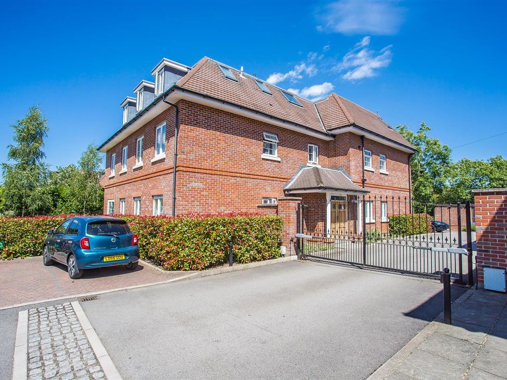 2 bed flat for sale in 8 Hurley Close, Banstead SM7 Zoopla