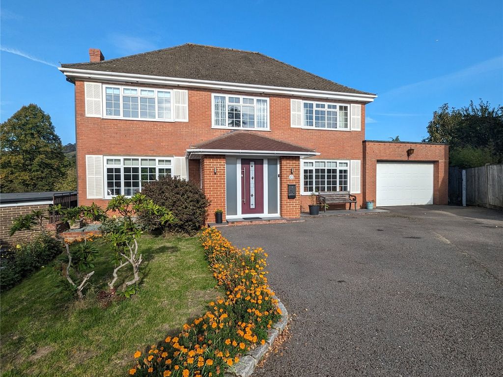 4 bed detached house for sale in Greystones Drive, Reigate RH2, £