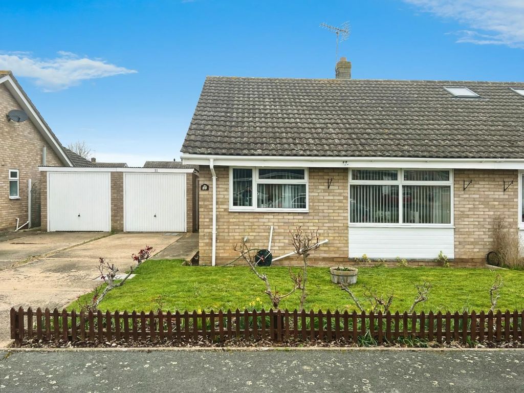 2 bed semidetached bungalow for sale in Rosemary Close, Red Lodge, Bury St. Edmunds IP28, £