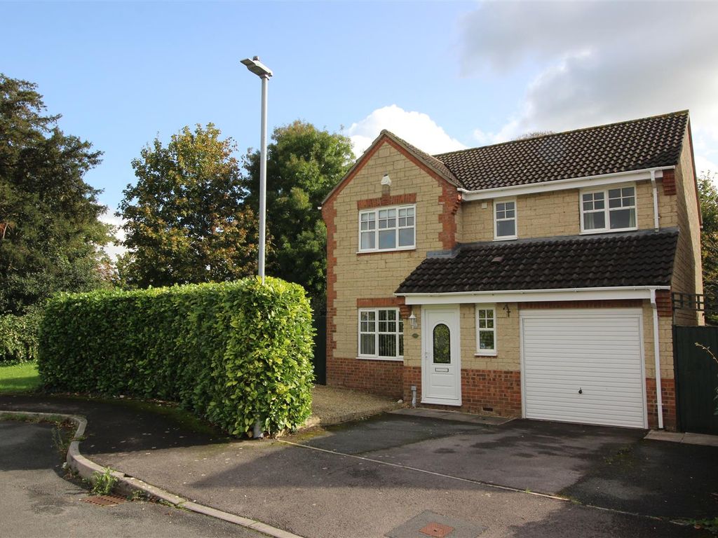 4 bed detached house for sale in Saxby Road, Chippenham SN15, £425,000