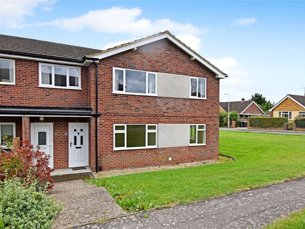 2 bed flat to rent in Audley Close, Newbury, Berkshire RG14, £900 pcm