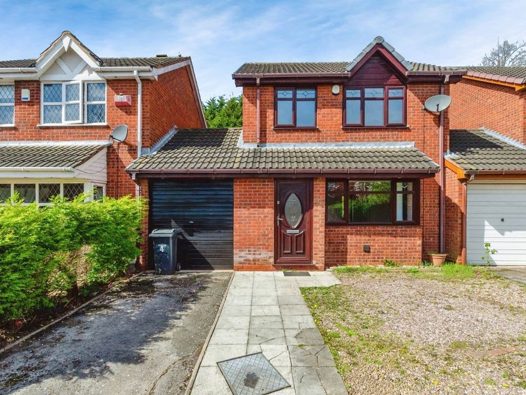 3 bed link detached house for sale in Swallow Close, Wednesbury WS10, £
