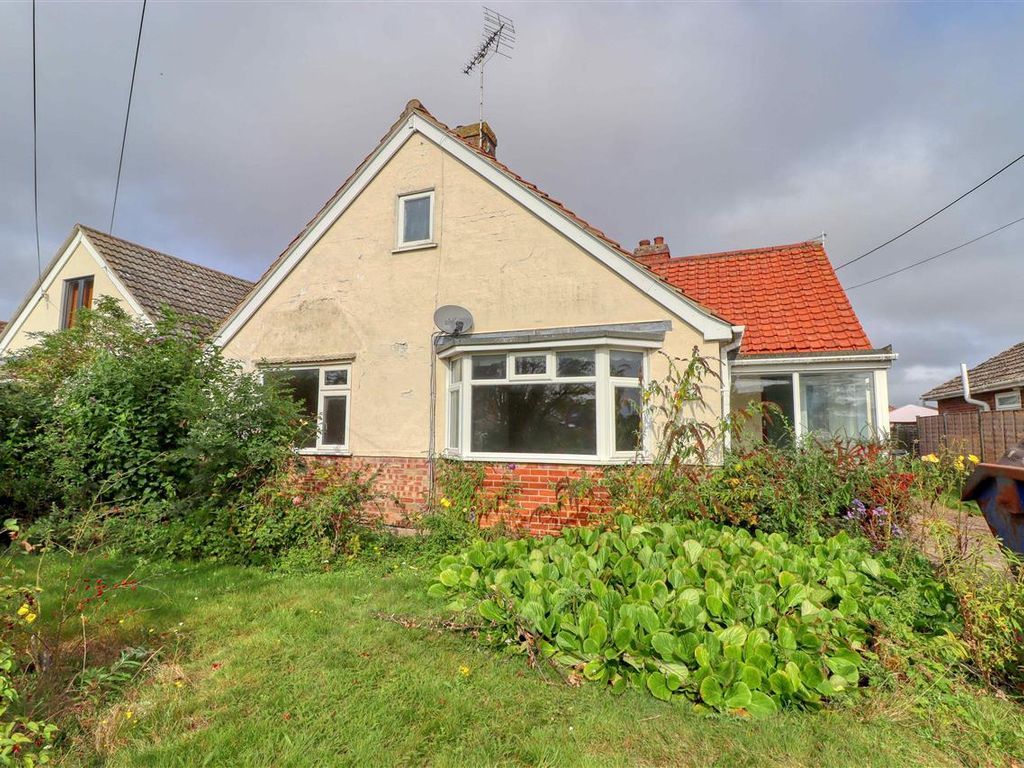 3 bed bungalow for sale in Thorpe Road, Kirby Cross, FrintonOnSea