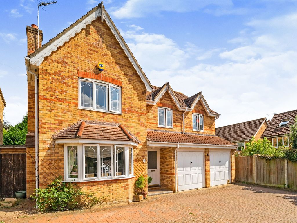 5 bed detached house for sale in Mylne Close, Cheshunt, Waltham Cross