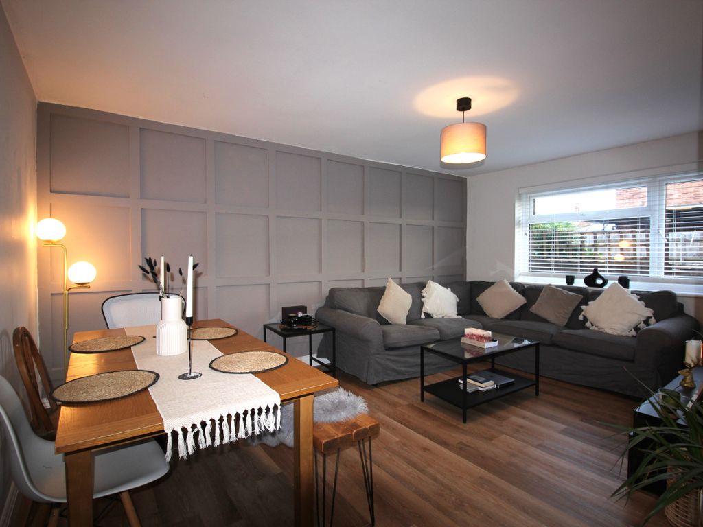 2 bed semidetached house to rent in Coombefield Road, Evesham WR11, £