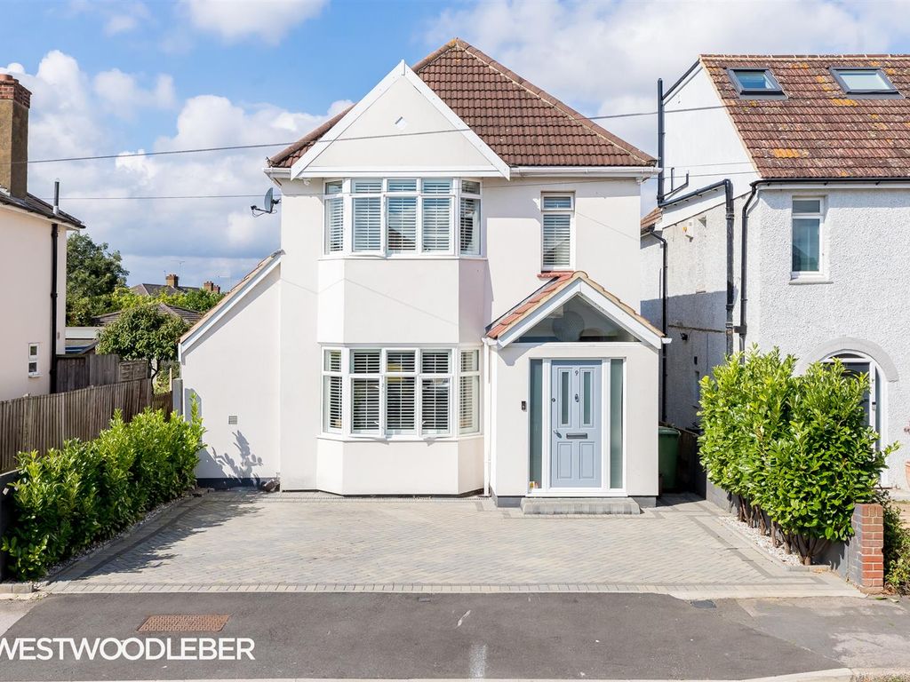 3 bed property for sale in Crossfield Road, Hoddesdon EN11, £575,000