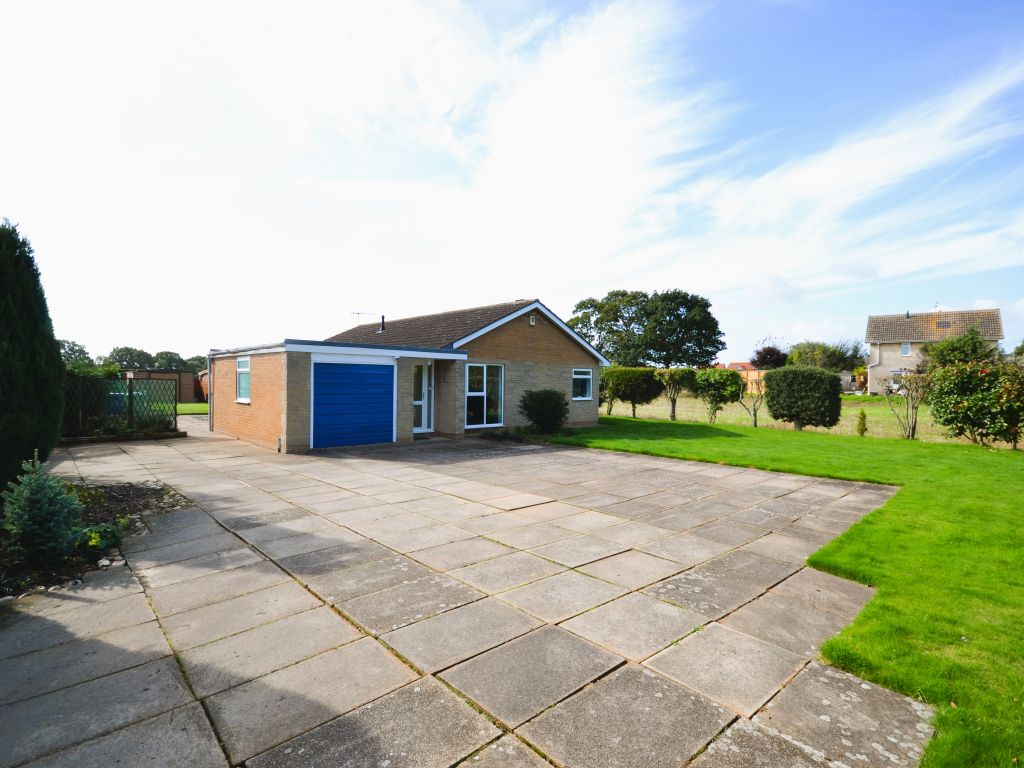 3 bed detached bungalow for sale in Fieldcroft, Remple Avenue, Hatfield