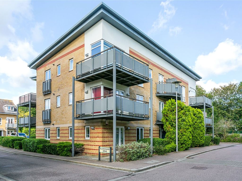 2 bed flat to rent in House, Cassio Place, Watford, Hertfordshire