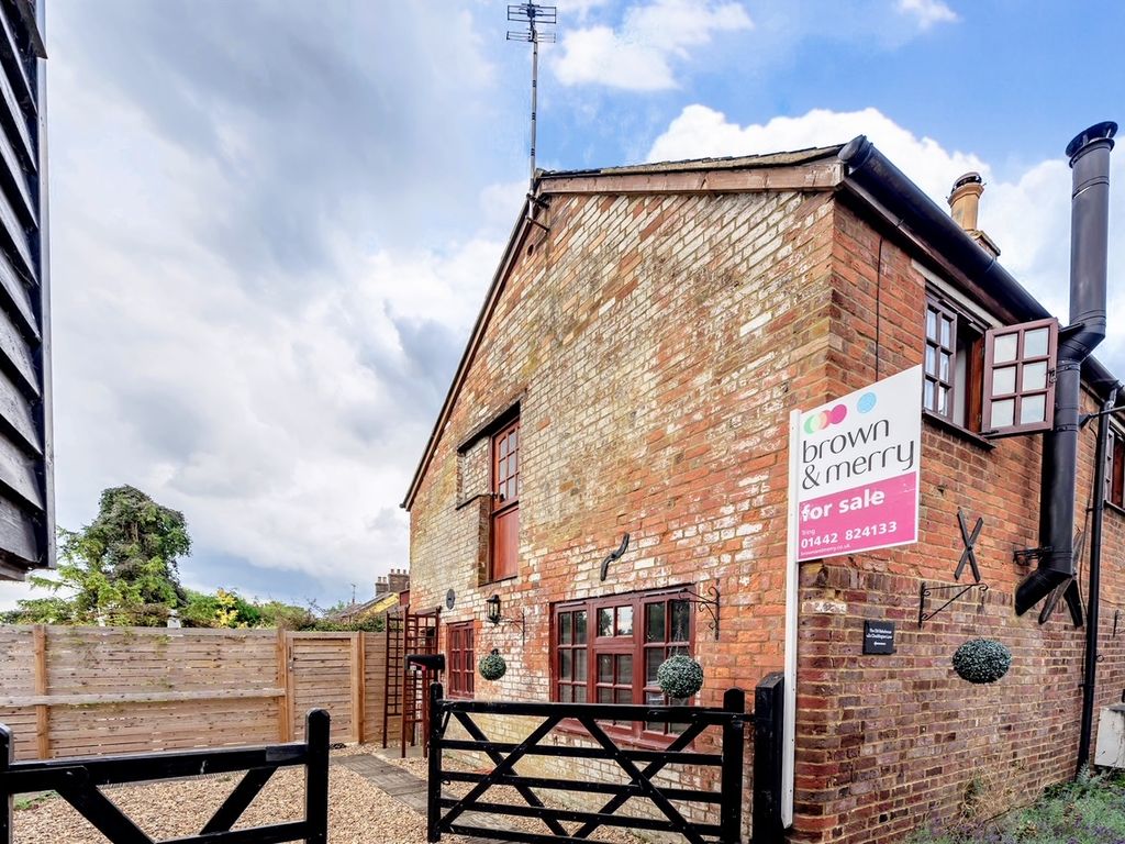 2 bed semidetached house for sale in Cheddington Lane, Long Marston