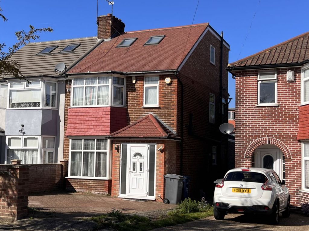 2 bed semidetached house to rent in Cheviot Gardens, Cricklewood NW2