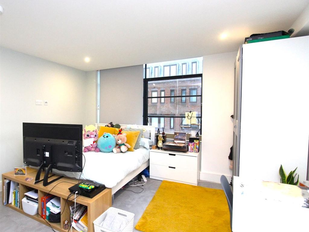 Studio to rent in Fyfield Road, Enfield Town EN1, £1,150 pcm Zoopla