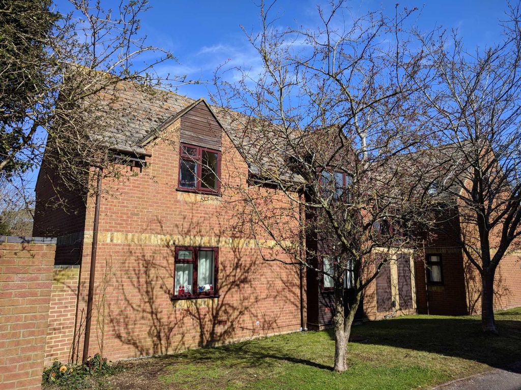 2 bed flat to rent in Westholm Court, Bicester OX26 Zoopla