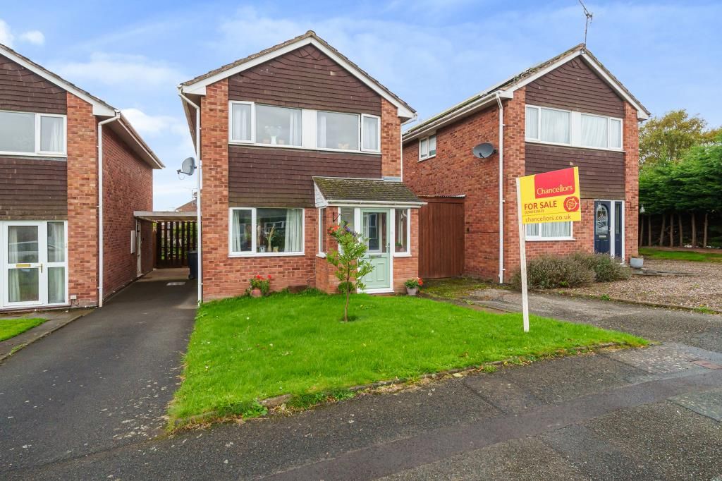 3 bed detached house for sale in Leominster, Herefordshire HR6, £