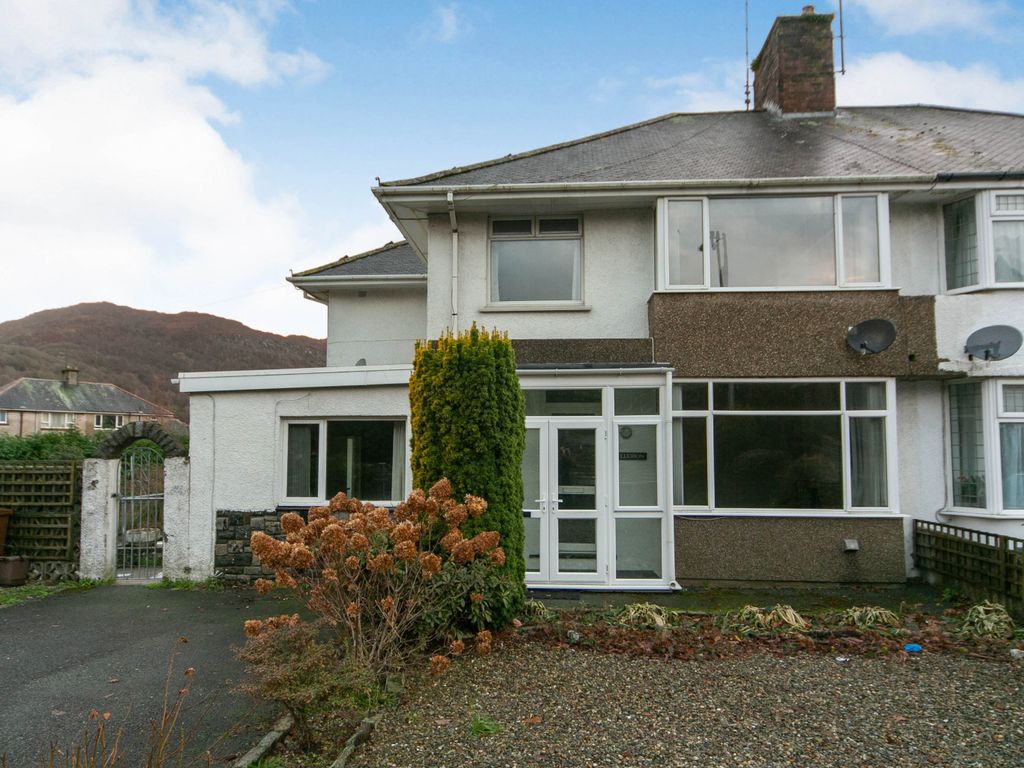 4 bed semidetached house for sale in Meadow Drive, Porthmadog, Gwynedd