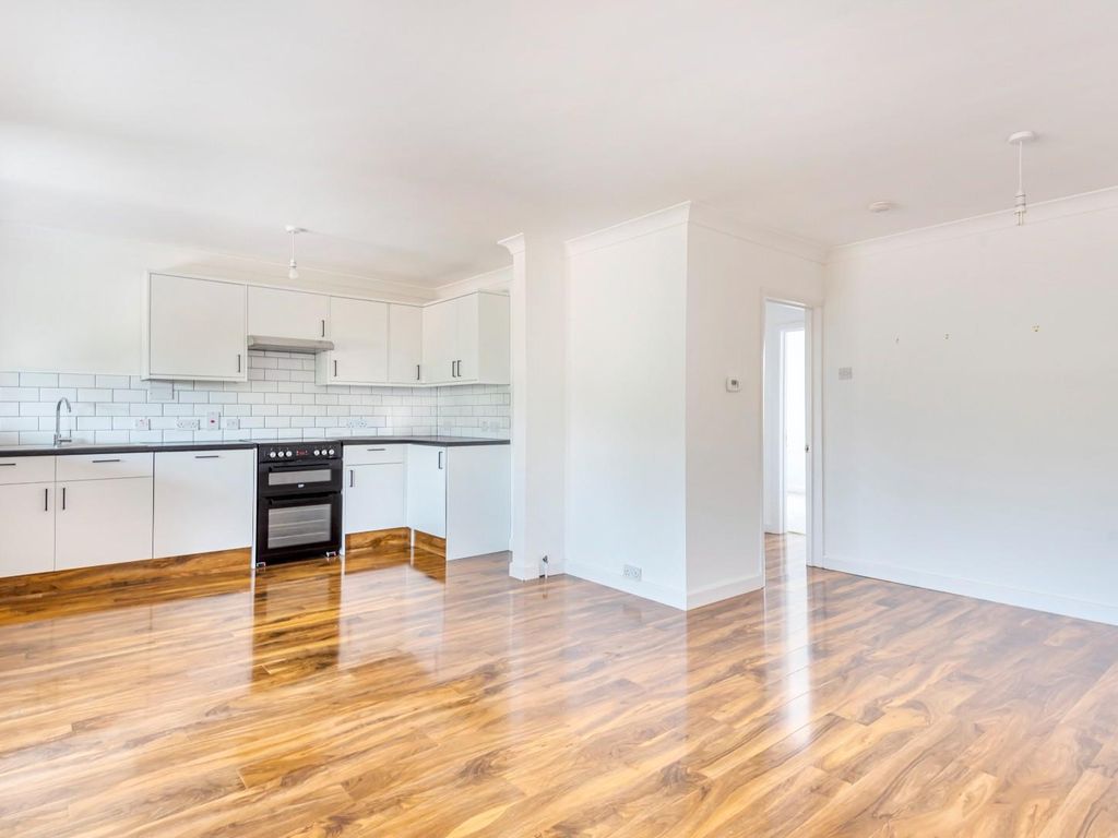 2 bed flat to rent in Springfield Road, Windsor SL4 Zoopla